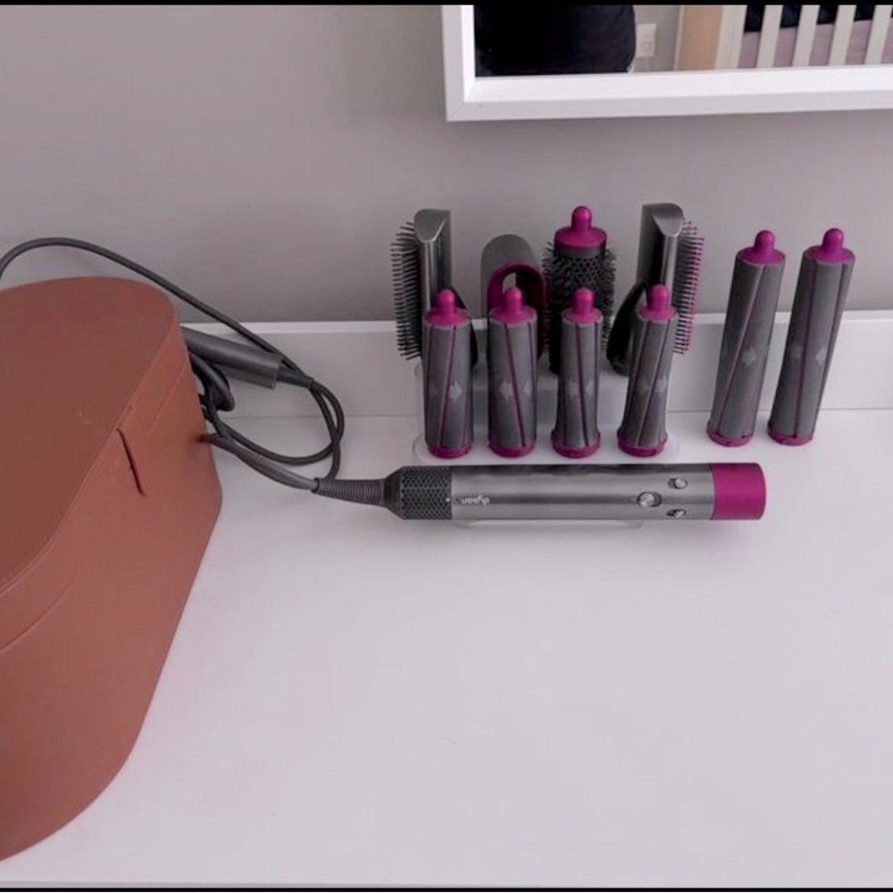 Dyson airwrap + 2 XL (1.5 in barrels) + stand + storage box